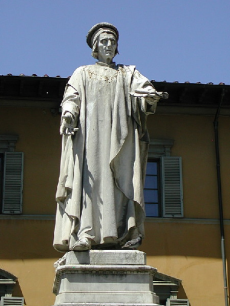 Scultura di Francesco Datini in piazza del Comune a Prato