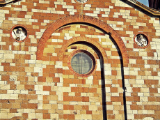 Chiesa di Santa Maria Maddalena a Tavola, particolare della facciata