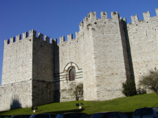 Castello dell'Imperatore, porta laterale